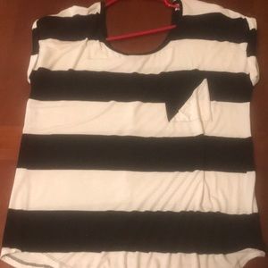 Short sleeve pocket tee